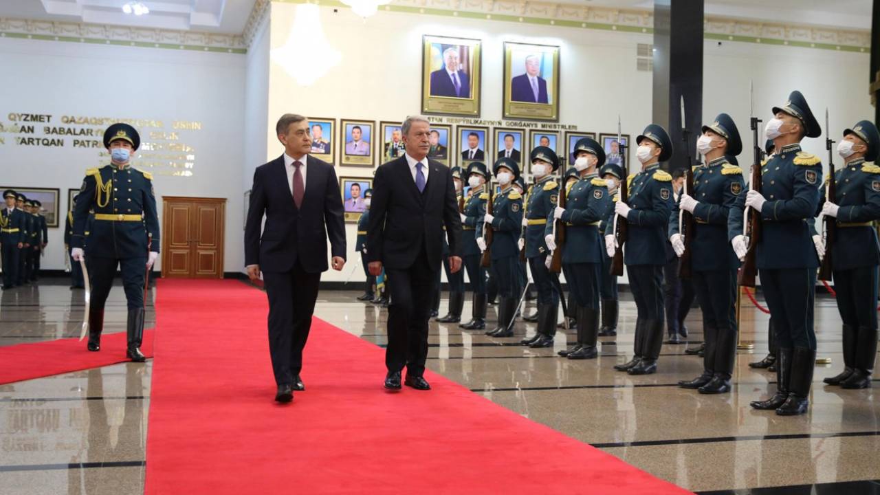 Túrkiia Qorǵanys ministri Qazaqstanǵa nege keldi