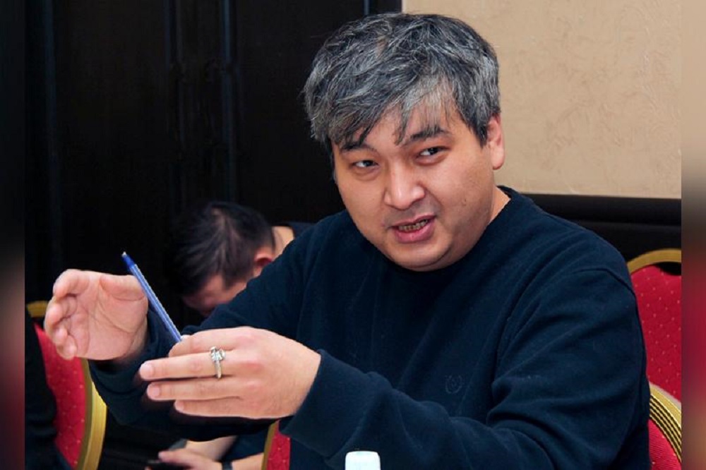 Әшімбаев: «Бізде комитет пен департаменттер құрылып, қысқарып жатады. Шаруа шешпейді»