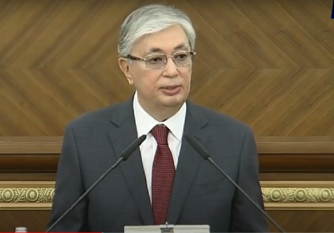 توقاەۆ: «ديپلوم ساتۋدى كەسٸپ ەتكەن وقۋ ورىنداردى جابىلۋى تيٸس»
