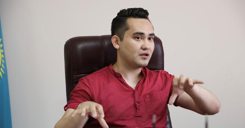 Mektep direktory: «5-11synyp aralyǵyndaǵy oqýshylar qashyqtan oqidy»