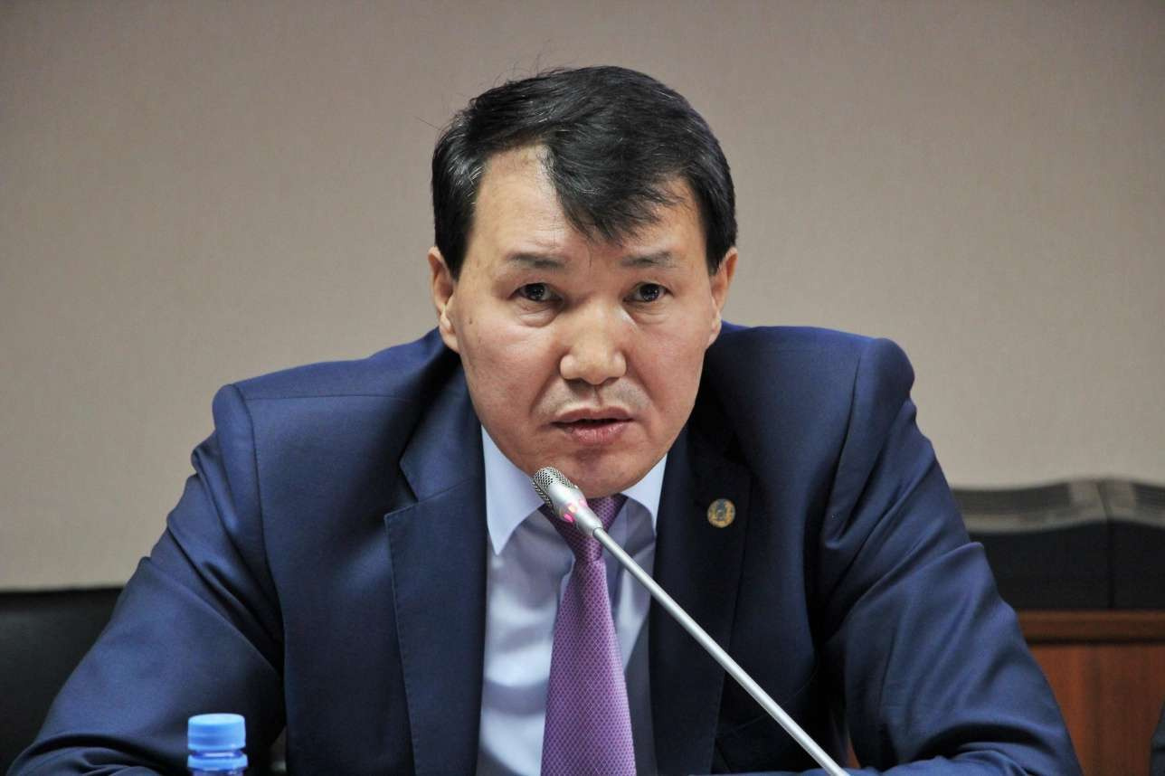 Шпекбаев: "Кейбір шенеуніктер карантинге қарамай "откат" алып жүр"