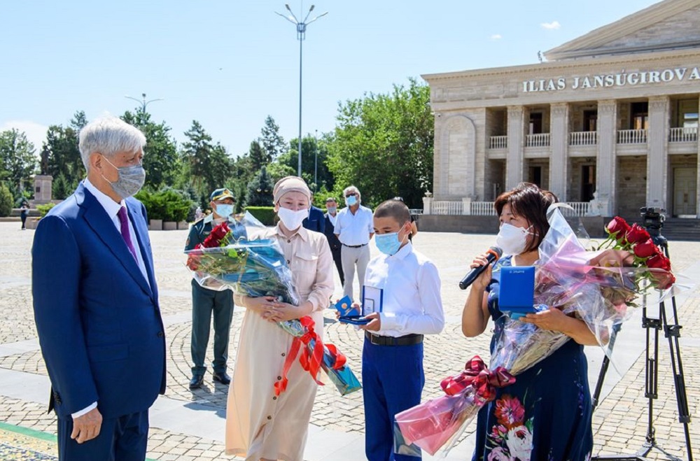 Almaty oblysynda indetten qaza bolǵan dárigerlerdiń marapttary otbasyna tabystaldy