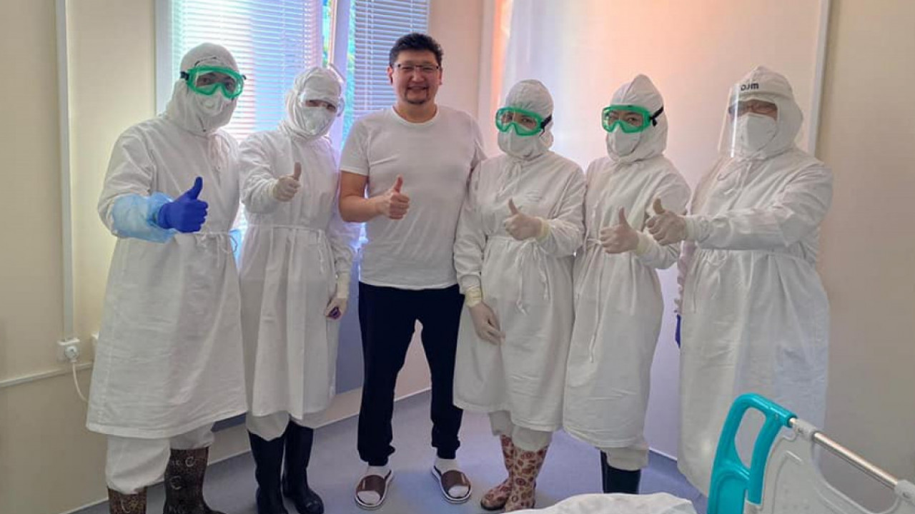 Берік Уәли коронавирустан емделіп, ауруханадан шықты