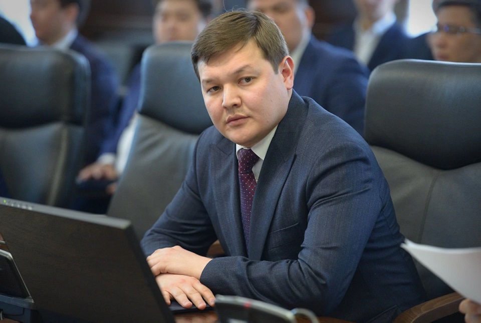 Pavlodar oblysy ákiminiń orynbasary shuǵyl túrde aýrýhanaǵa jetkizildi