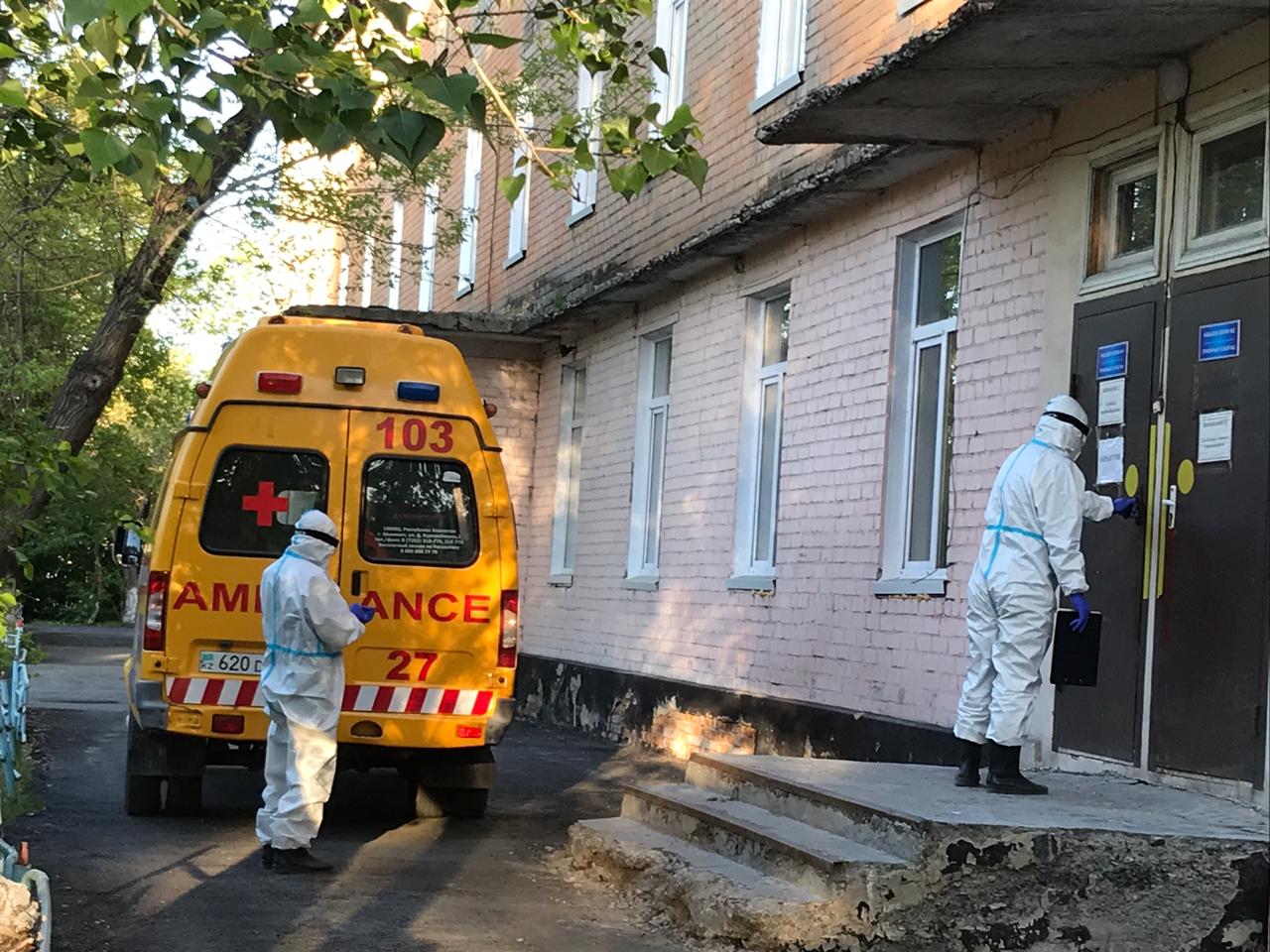 6 adam aýyr halde. Semeide koronavirýs juqtyrǵan naýqastardyń sany ósýde
