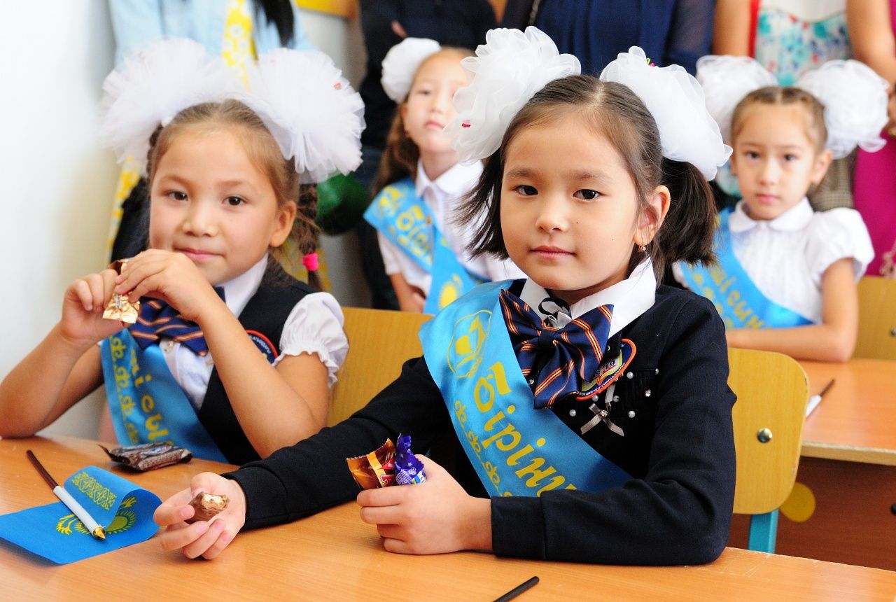 Almaty oblysynda úsh aýysymda oqytatyn mektep sany azaiýda