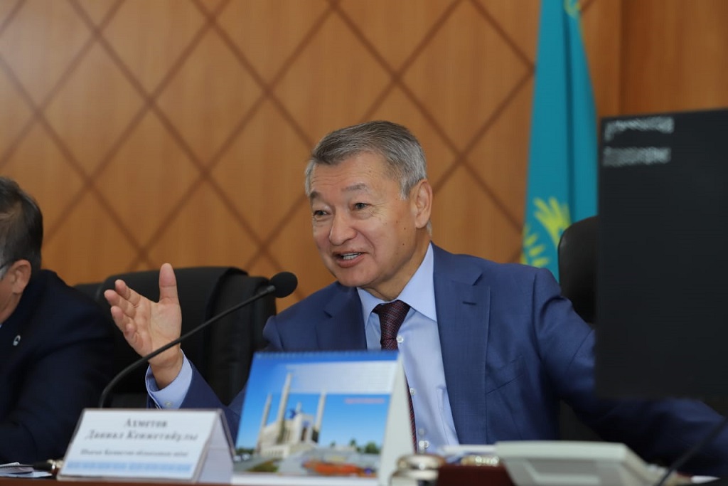 Ahmetov: "Abaidyń týǵan jerin týristik ortalyqqa ainaldyrýǵa kúsh salamyz"