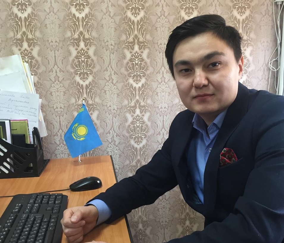 Ананы құрметтеймін деп, әкені аласартып алмайық