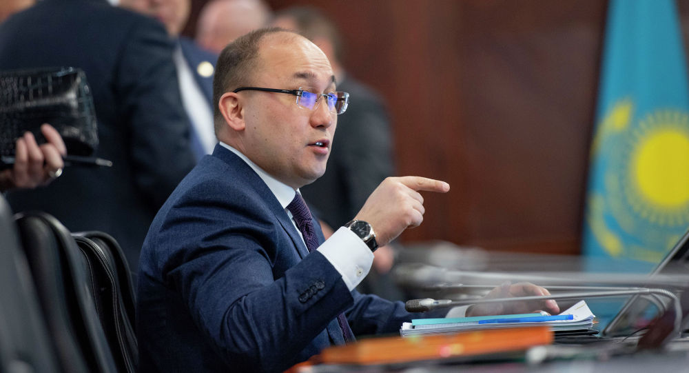 Abaev: "Mektep oqýshylary tórtinshi toqsandy qashyqtan oqidy"