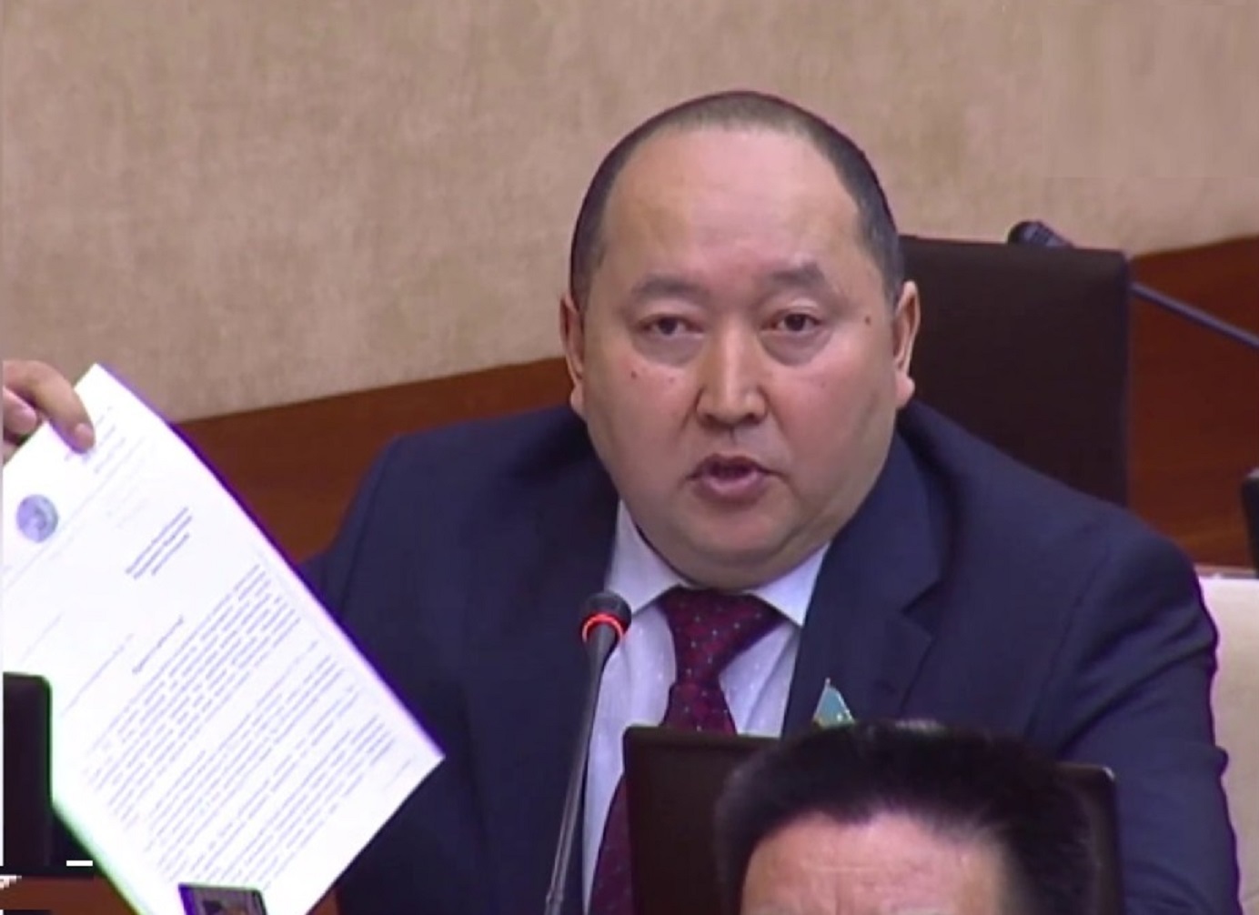 Депутат: "Полицейлер? Қазақтың қара домалақтарын қарабет қып біттік"