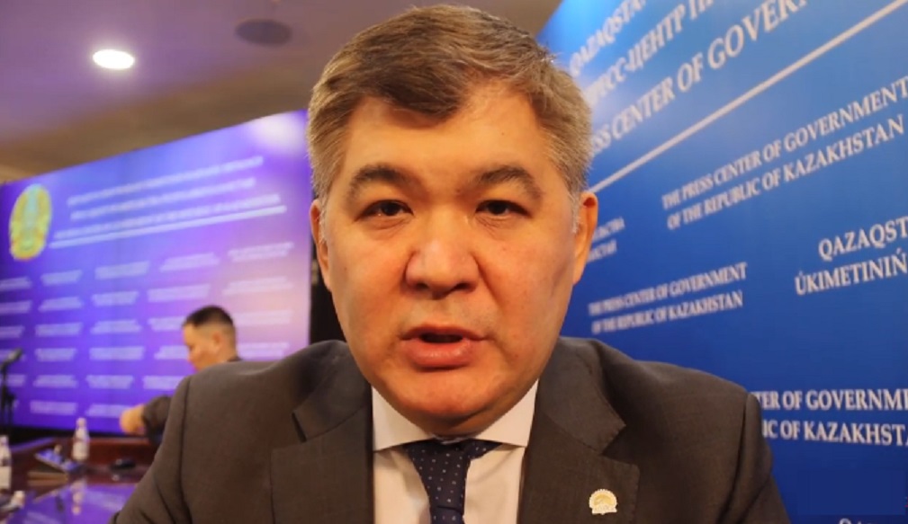 Birtanov: "Syrtqa shyqpańyzdar. Úide otyryńyzdar"