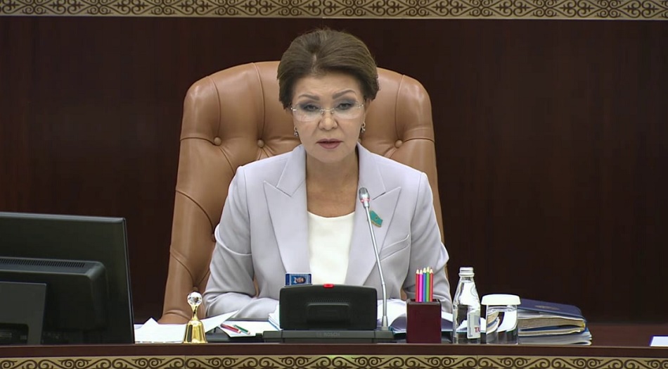 Nazarbaeva: "Aýyldaǵy aǵaiyndy umyttyq. Olar kedei turady"