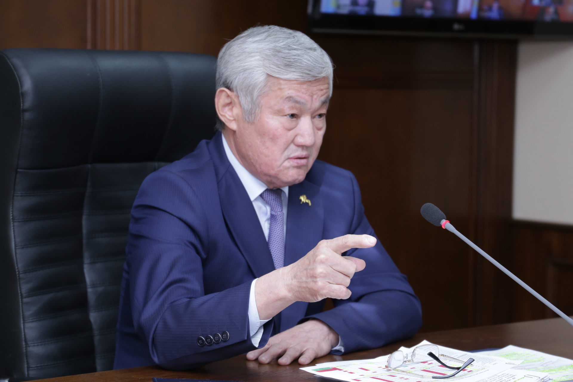Saparbaev: "Óz halqyńnan qorqasyń ba? Endeshe, nesine ákim boldyń"