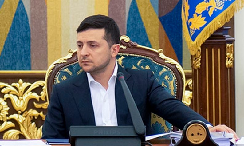 زەلەنسكيي قىرىمدى «دونباستاعى بەيبٸتشٸلٸككە» ايىرباستامايتىنىن ايتتى