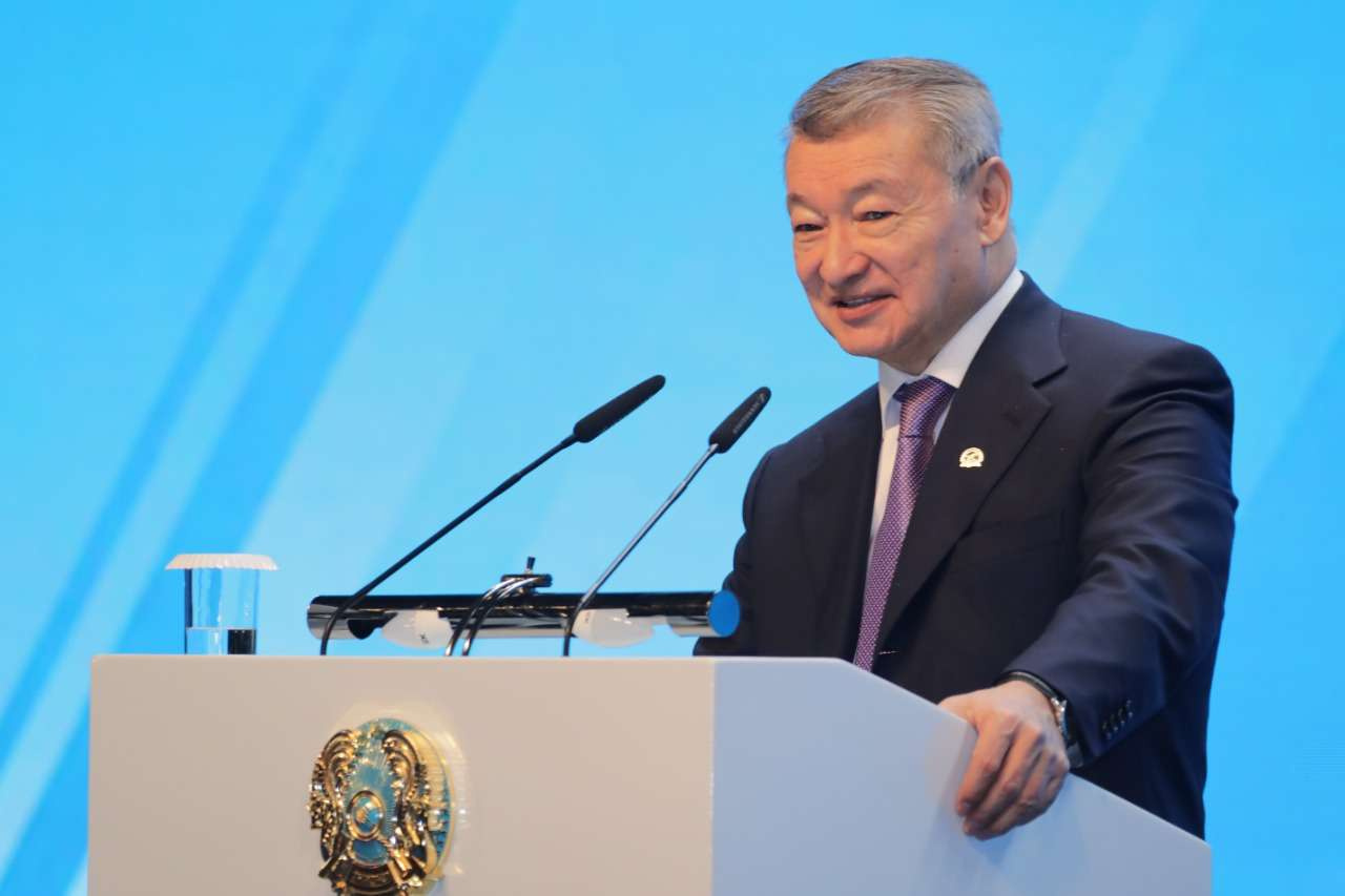 Danial Ahmetov: "Aldaǵy úsh jylda 5,5 orynǵa arnalǵan 7 mektep salynady"