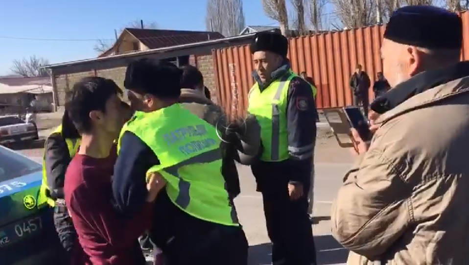 Қордайлық полицейлердің жағасынан алғандар кімдер?