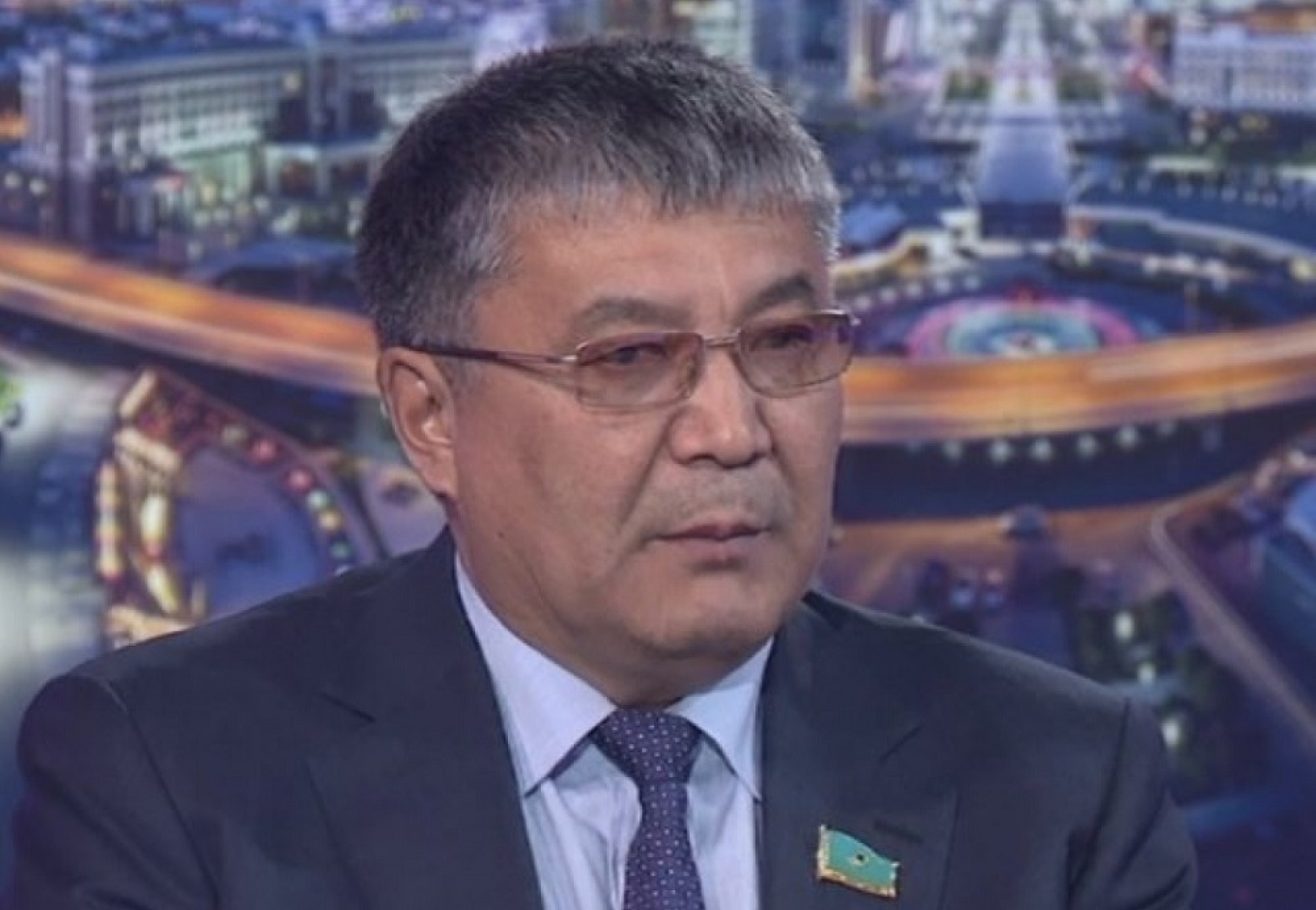 Сенатор: "Өкінішке орай Тоқаевты тыңдар құлақ жоқ"