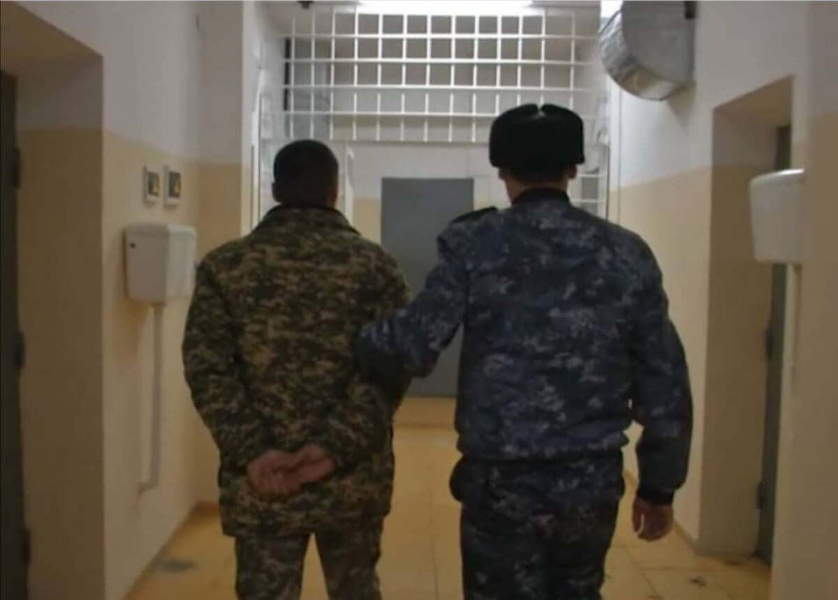مايور جانىقباەۆتى ەرٸپتەسٸ اتىپ كەتكەن