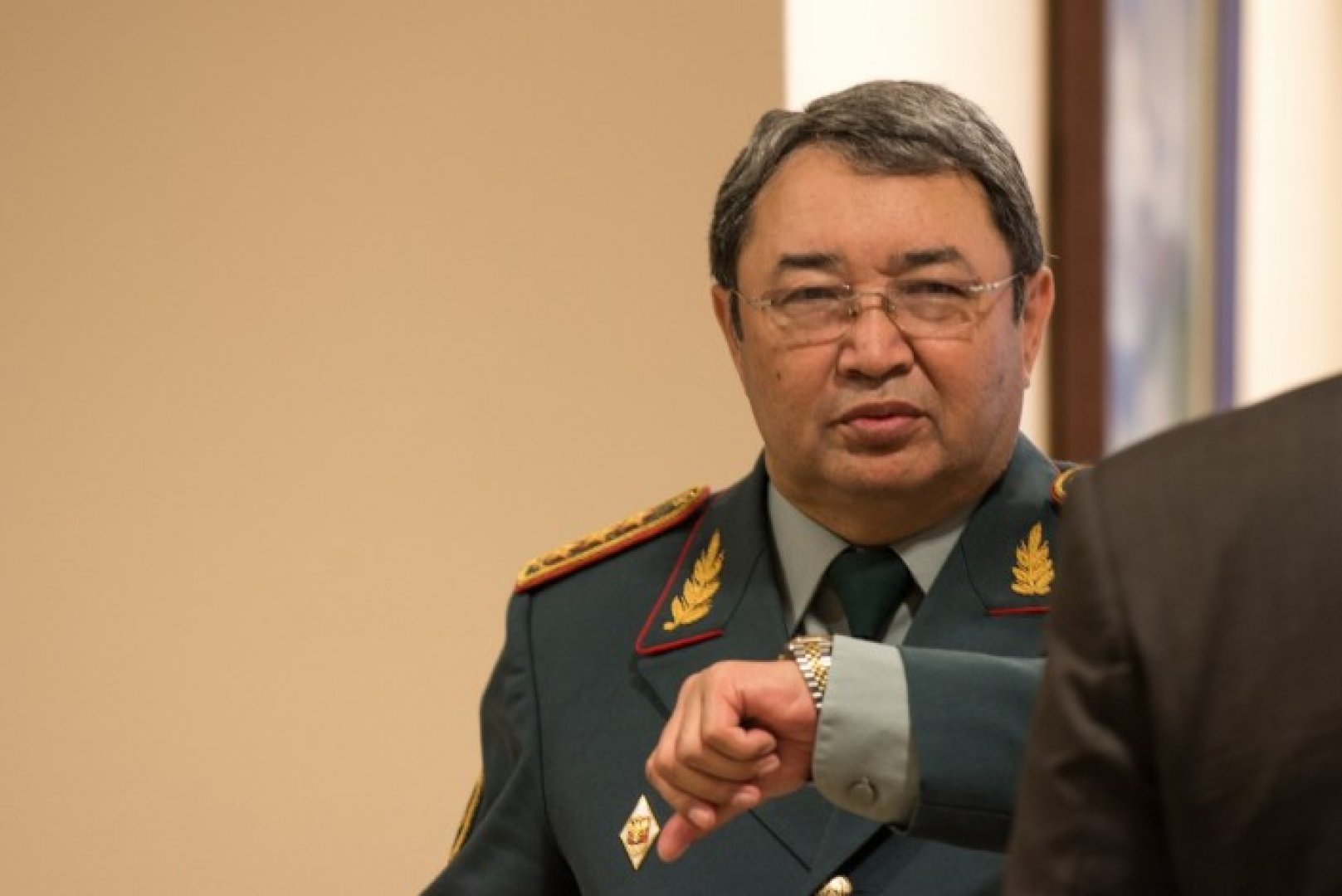 Тоқаев орнынан алған экс-қорғаныс министрі Мәскеудің сойылын соққан ба?