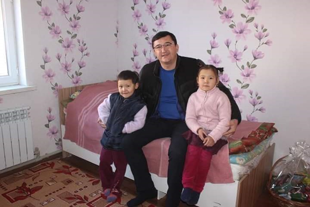 Қазығұрттық кәсіпкер екі отбасыға баспана сыйлады (фото)
