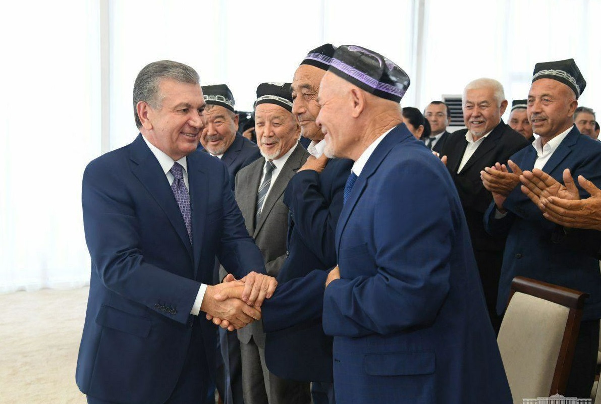 "ميرزيياەۆتٸ قولدايمىز". ٶزبەكستان پارلامەنتٸنە بەس پارتييا ٶتتٸ
