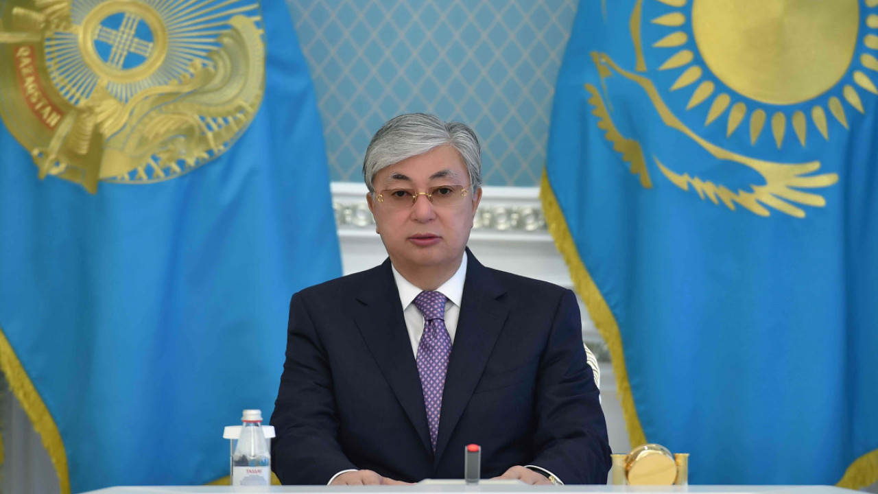 Тоқаев: Партия мүшелерінің төменгі шегін 20 мыңға дейін қысқартуды ұсынамын