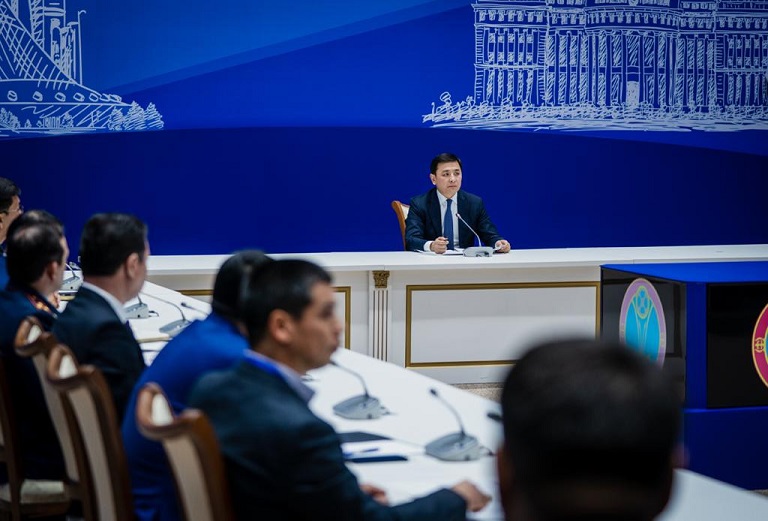 Заңды мүлтіксіз сақтап, жемқорлықтың жол кесу керек