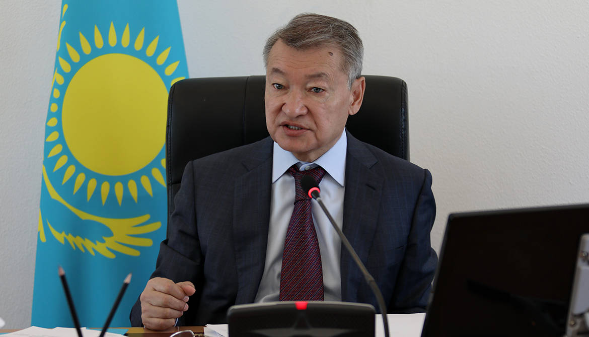 Ahmetov Shyǵysty tsifrlandyrý qalai júrgizilip jatqanyn aitty