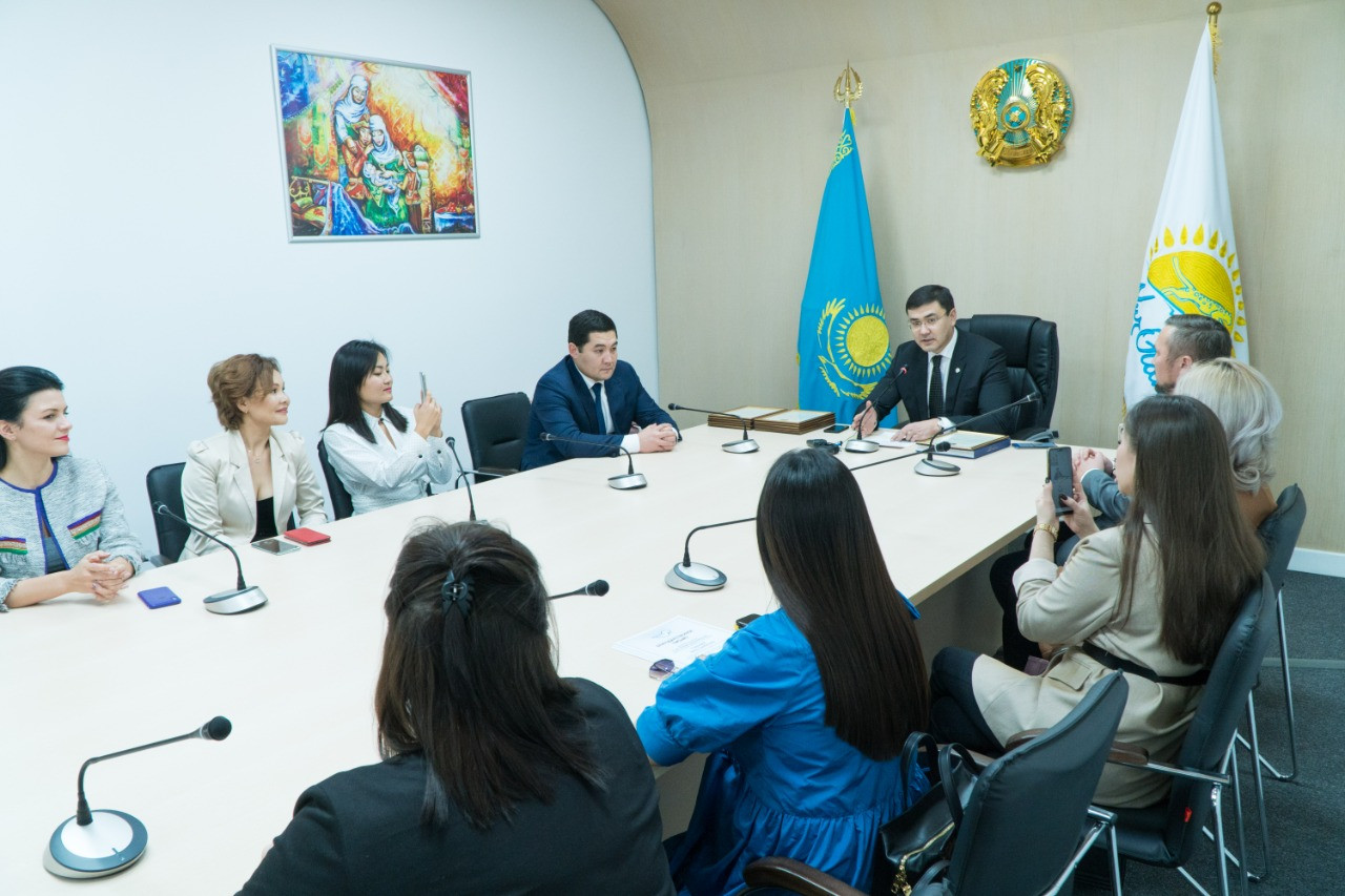 Елордада аналарды кәсіпкерлікке баулыған мамандар марапатталды