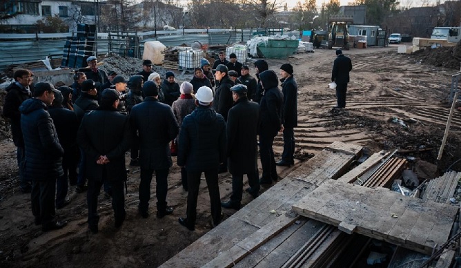 Әкім қаланы таңғы аралау кезінде үлескерлер мәселесіне назар аударды