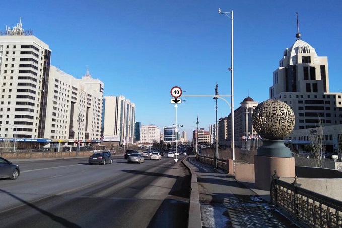 Nur-Sultan qalasy ákimdiginde jol qaýipsizdigi máselesi talqylandy