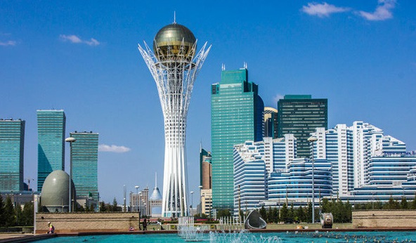 Nurlan Núrkenov: «Nur-Sultan shyǵys pen batys mádenietiniń úilesimi toǵysqan qala»