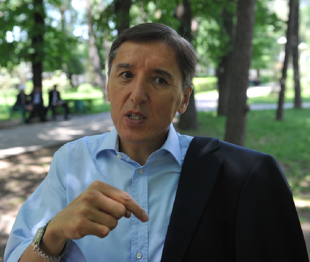 Болат Әбілов: "Ертісбаев айқай-шу көтеріп, қай камераға қарарын білмей, алақ-жұлақ етті"