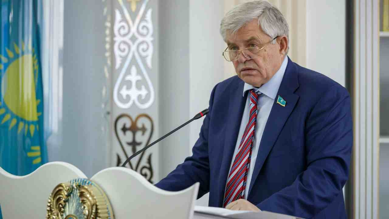 Депутат Божко: "Халық тізерлеп тұрып, мемлекетке алғыс айтуы керек"
