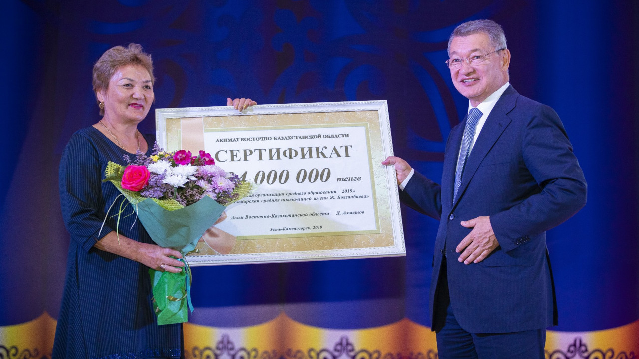 Шығыс Қазақстанда 10 мұғалімге пәтер кілті табысталды