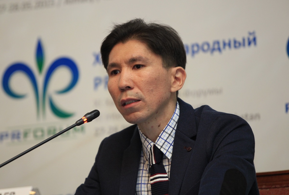 Dosym Sátpaev feik partiialar men zombi depýtattardy áshkereledi