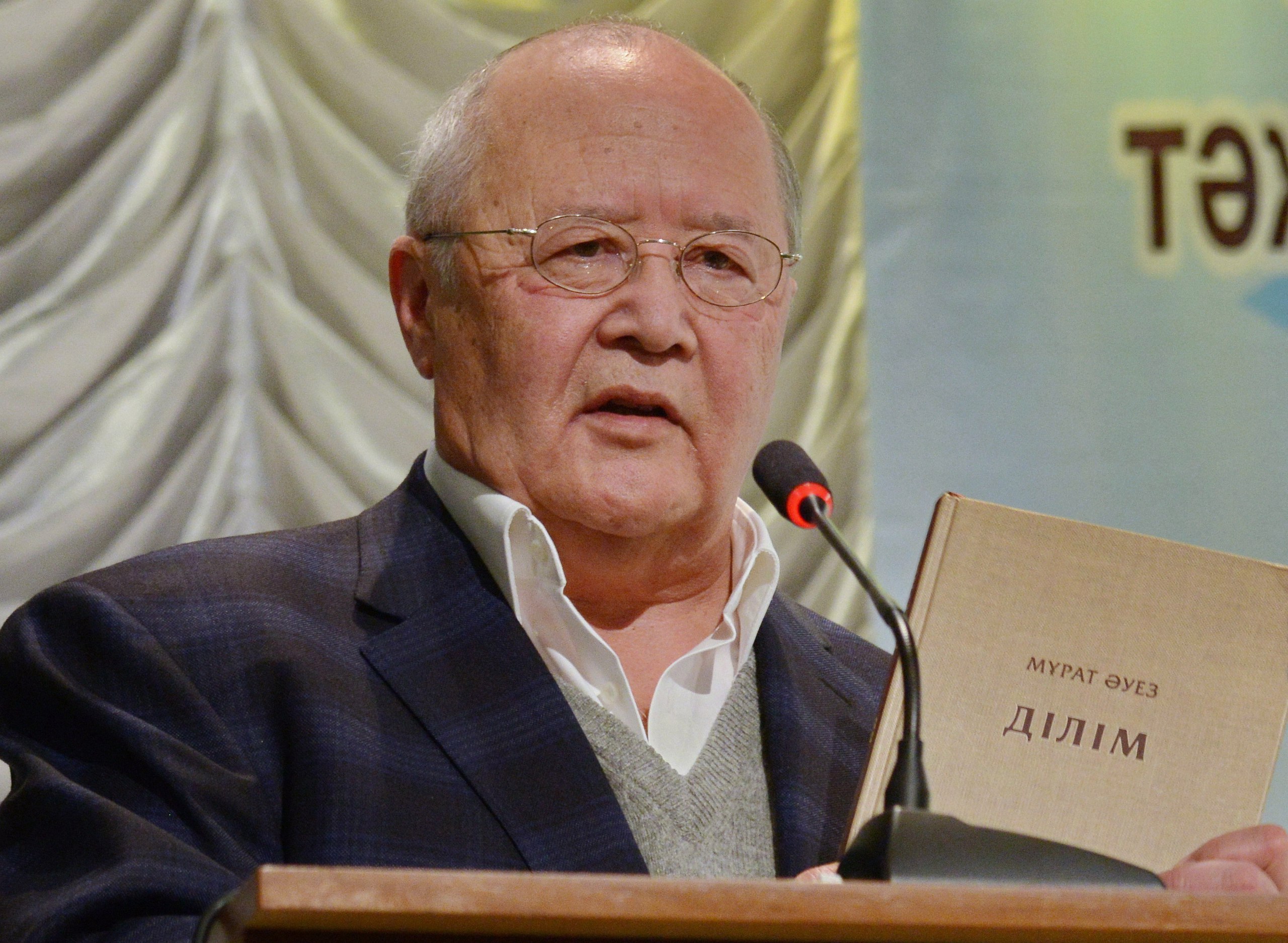 "Men sailaýǵa túsemin...". Murat Áýezov nege ashyndy?  