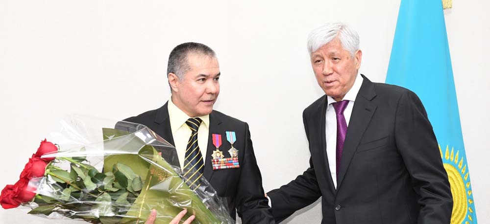 اۋعاندىق ارداگەرلەر «ايبىن» وردەنٸنە يە بولدى
