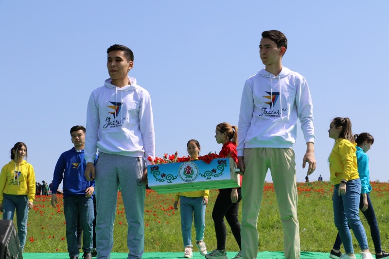 Túrkistan jastary Nur-Sultan qalasyna 1000 túp qyzǵaldaq syilady