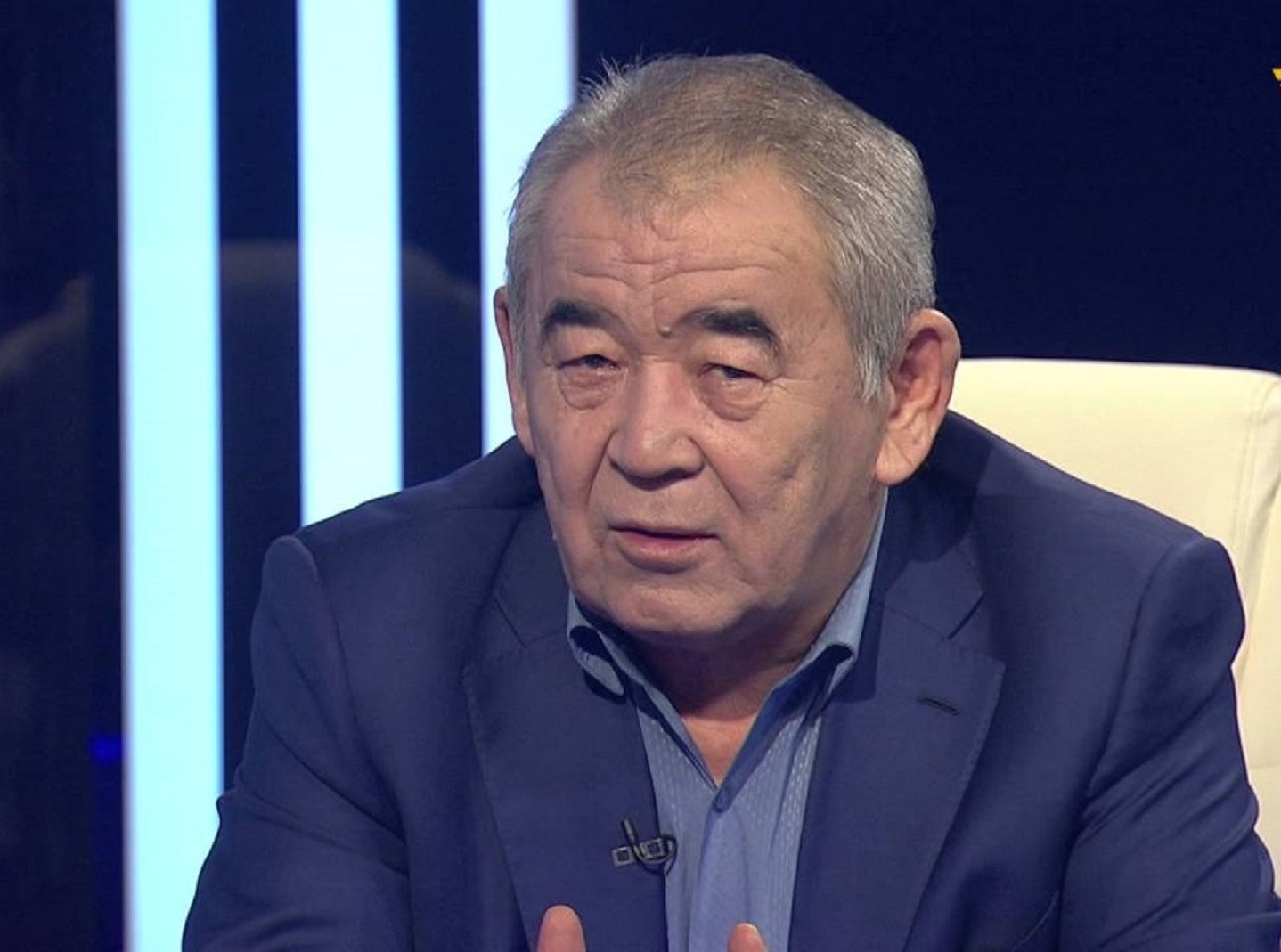زامانبەك ٶزٸن-ٶزٸ قالاي ٷش رەت اتسا, اقساق قۇلان دا جوشىنى سولاي تەۋٸپ ٶلتٸردٸ