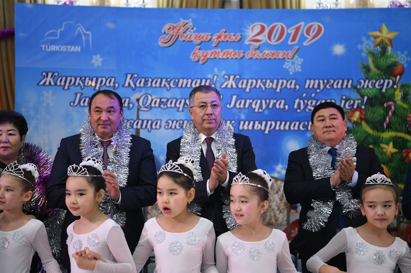 Túrkistanda oqýshylarǵa arnalǵan «Prezident shyrshasynyń» alýy jaǵyldy