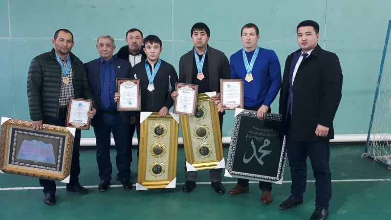 سوزاقتىڭ سپورتشىلارى استانادا گرەپپلينگتەن توپ جاردى