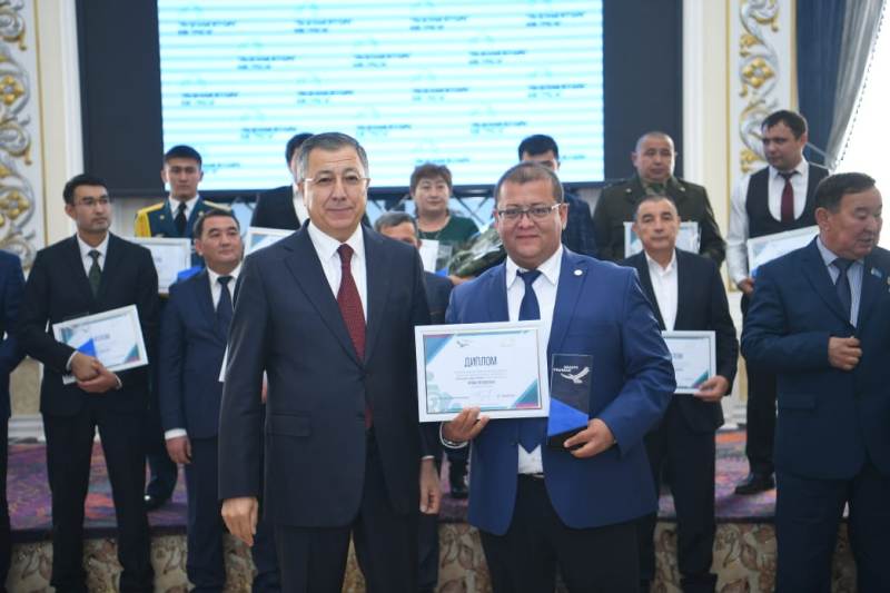 «ۇلى دالانىڭ جەتٸ قىرى» جەنە تٷركٸستان» تاقىرىبىندا جيىن ٶتتٸ