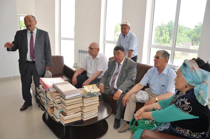شاردارانىڭ ورتالىق كٸتاپحاناسىنىڭ كٸتاپ قورى بيىل 3017 كٸتاپپەن تولىقتى