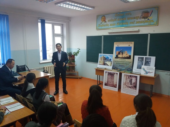 Оқушылар ұлттық құндылықтар насихаттаған көрмеге қатысты
