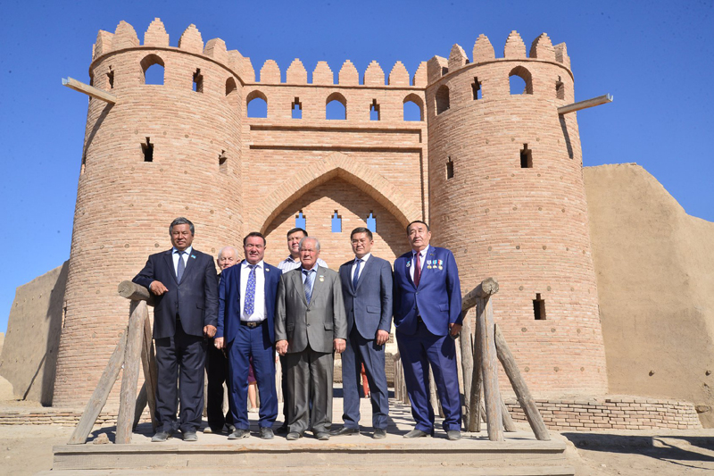 ەل اعالارى وتىراردا
