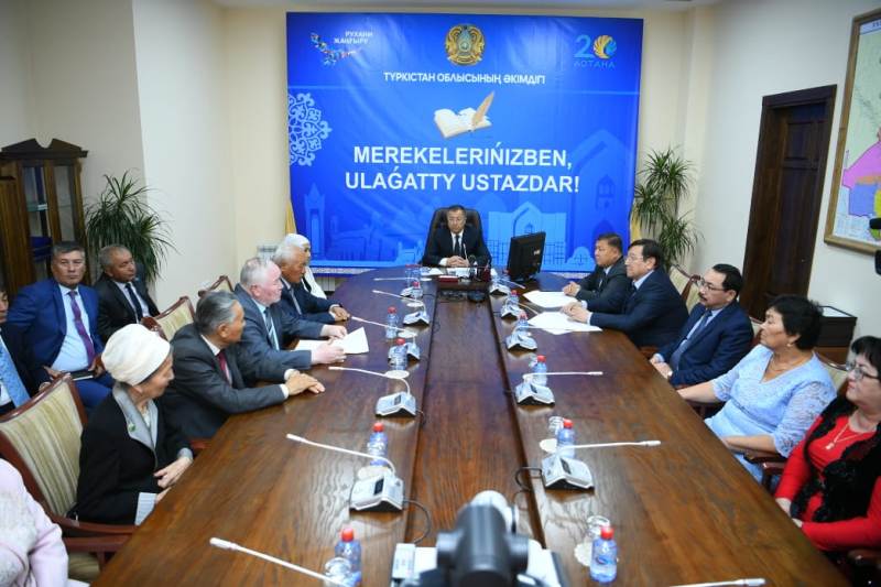 Túrkistanda ustazdar kúni merekesi atalyp ótti