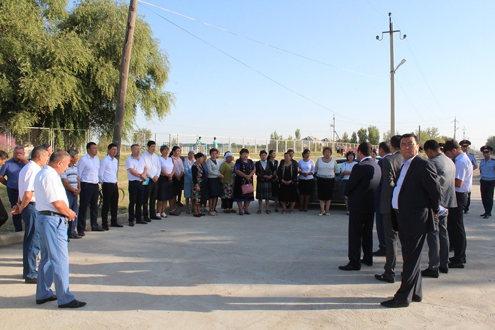 Әкім ауылдарды аралап жүр