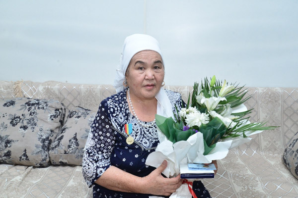 حالىق اقىنى تٶسبەلگٸمەن ماراپاتتالدى