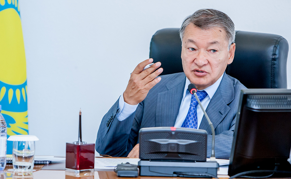 Danial Ahmetov: "Óskemenniń ákimi qyzmetinen ketkeni jón"